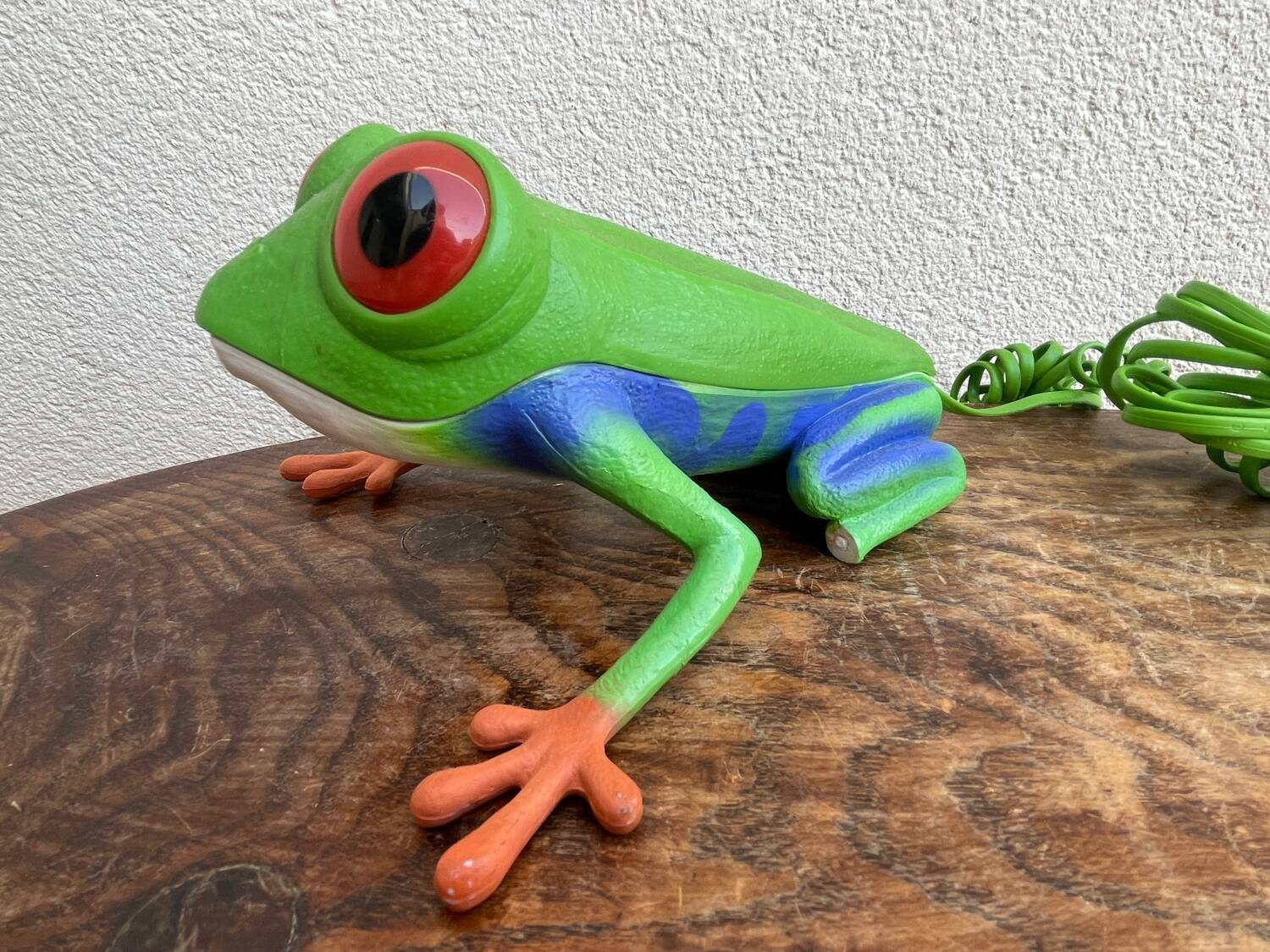 Vintage frog telephone