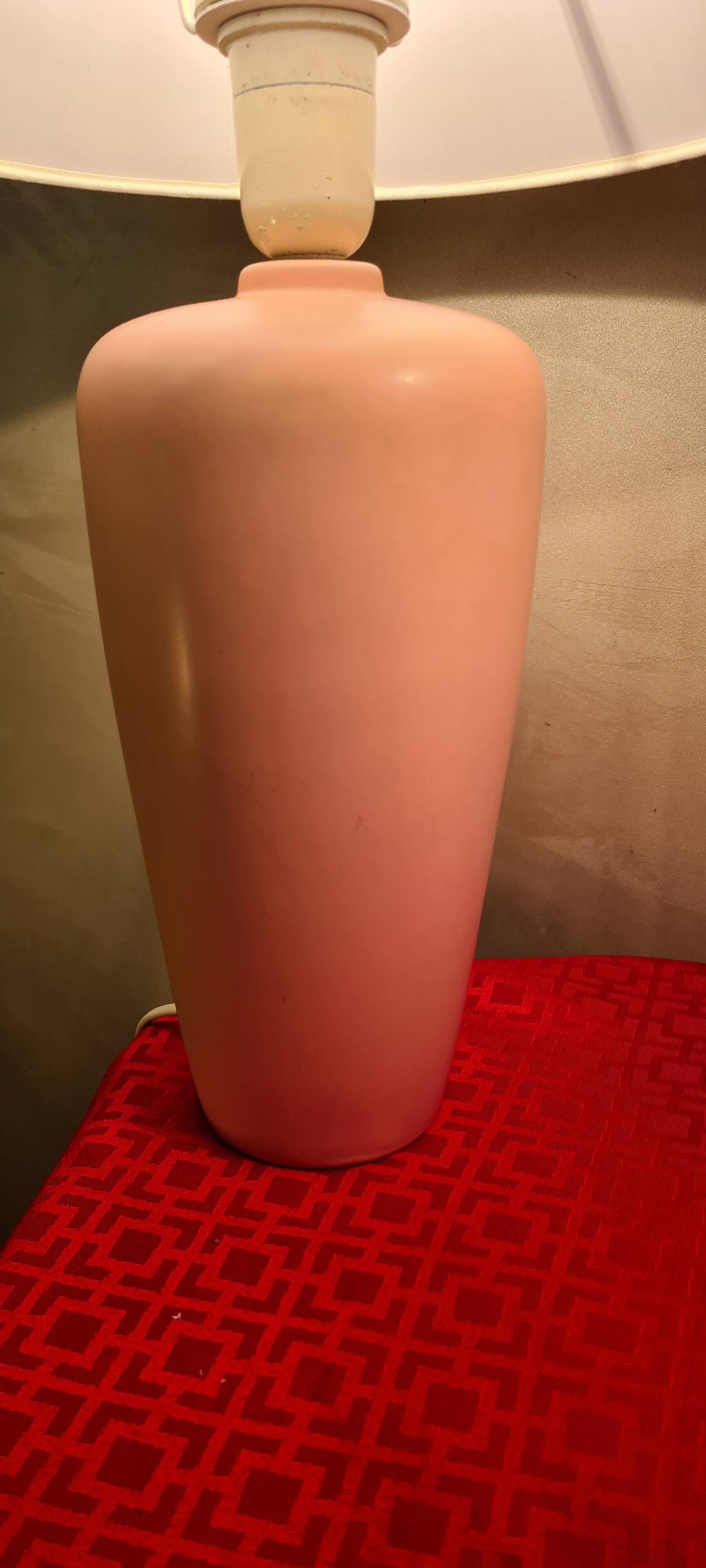 pair of 1970s lamps in matte pink ceramic and off-white lampshades, new inte