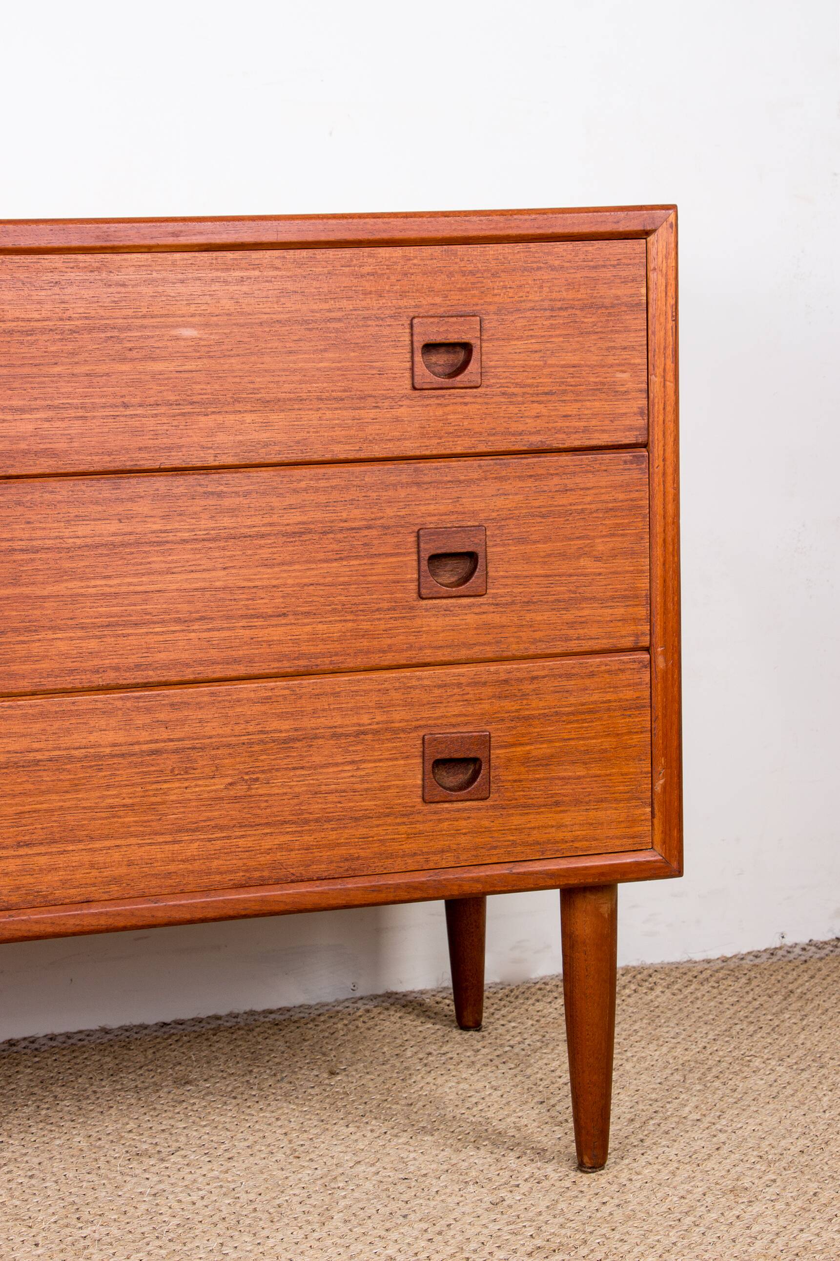 Danish teak chest of drawers or small sideboard, 3 large drawers, 1960.