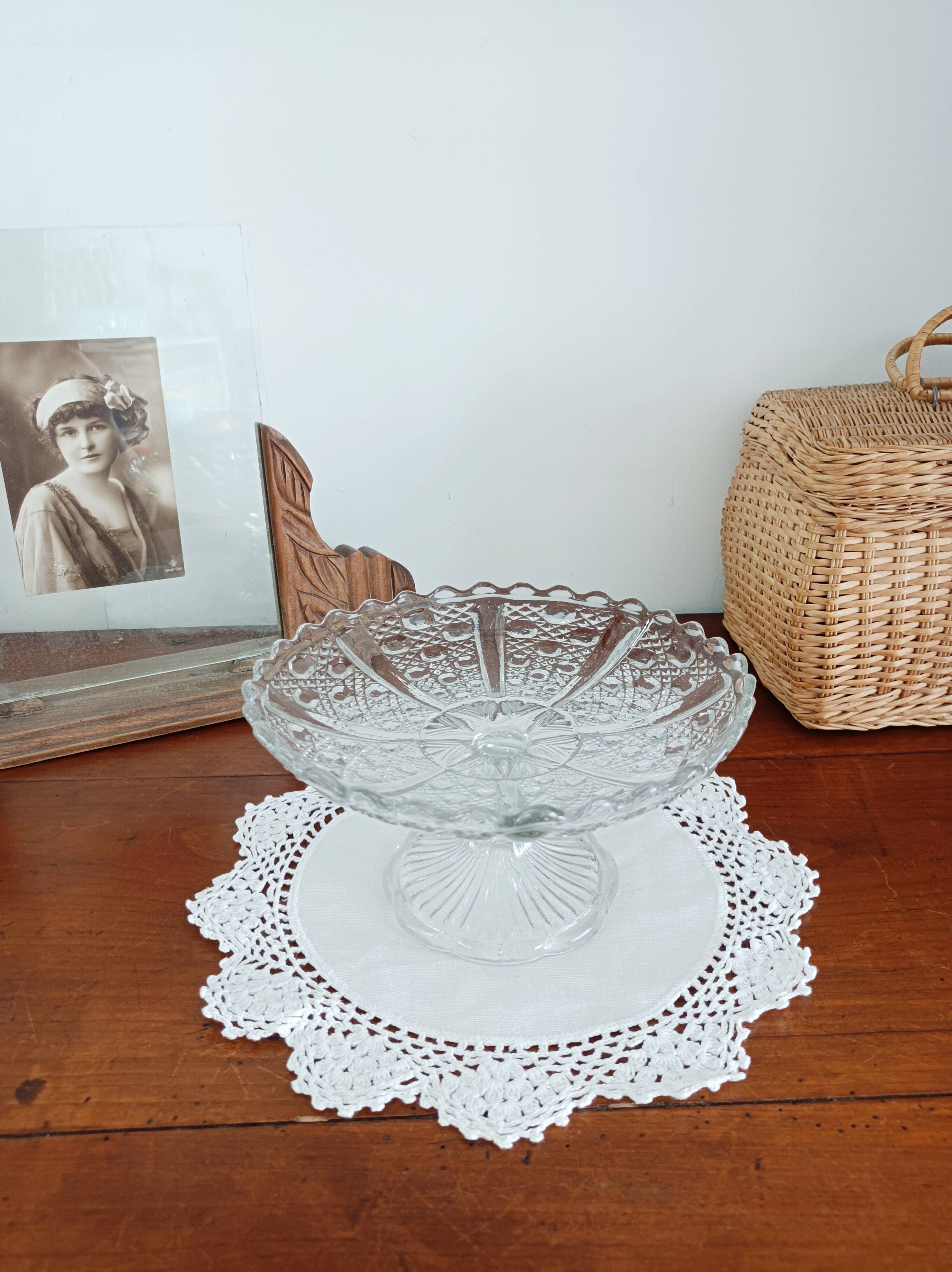 Glass fruit bowl on foot
