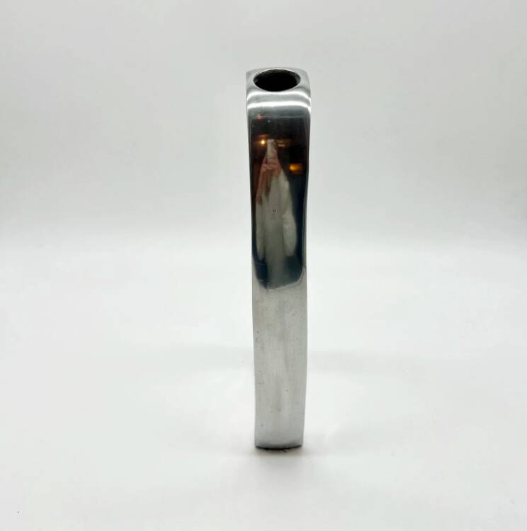 Vase sculptural en fonte d’aluminium — 1980s