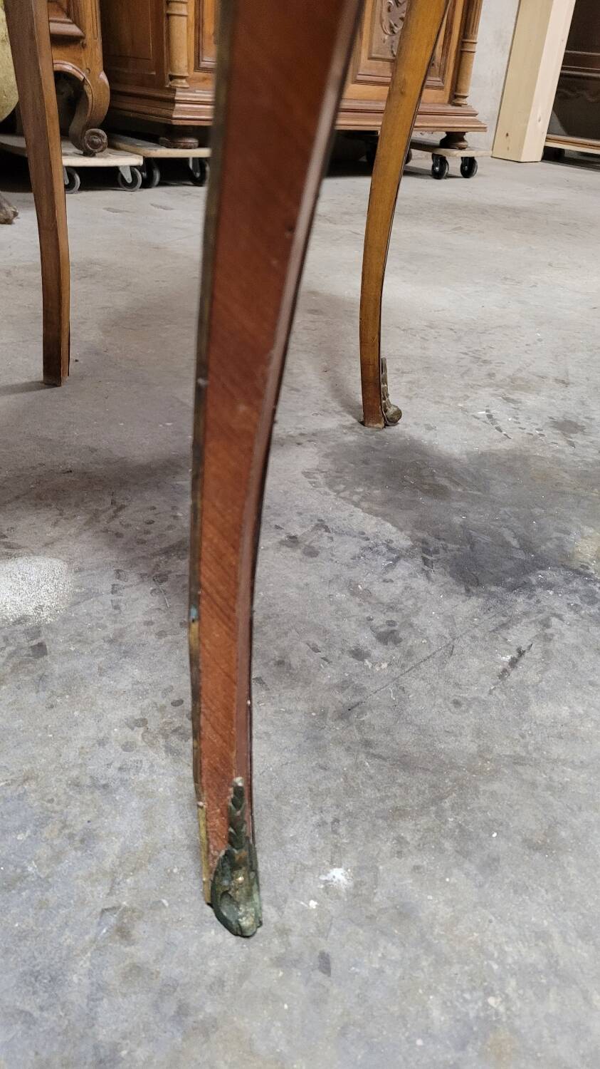 Louis XV bonheur du jour in rosewood marquetry decorated with bronze.