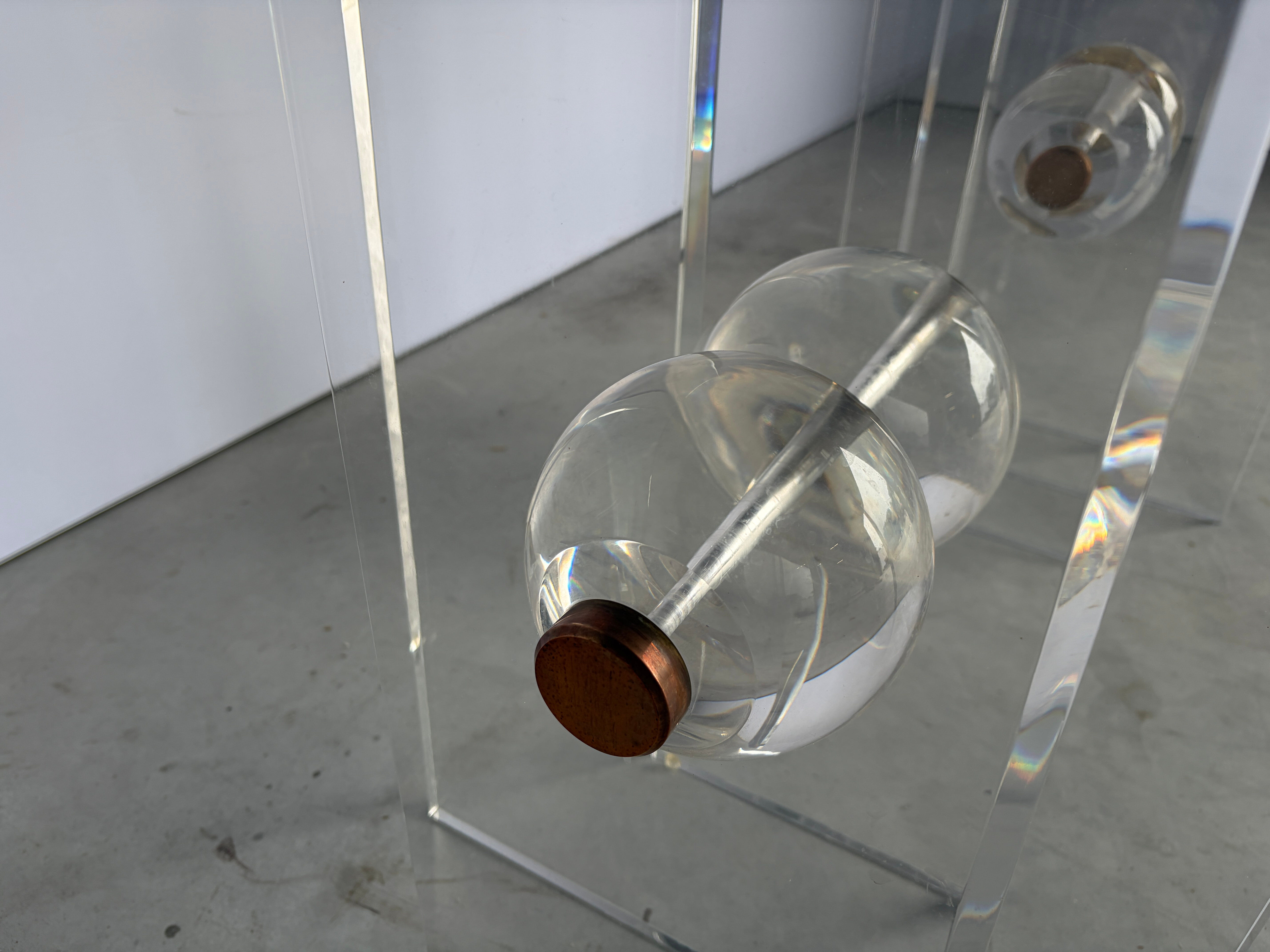 Table console en laiton et lucite, années 1970