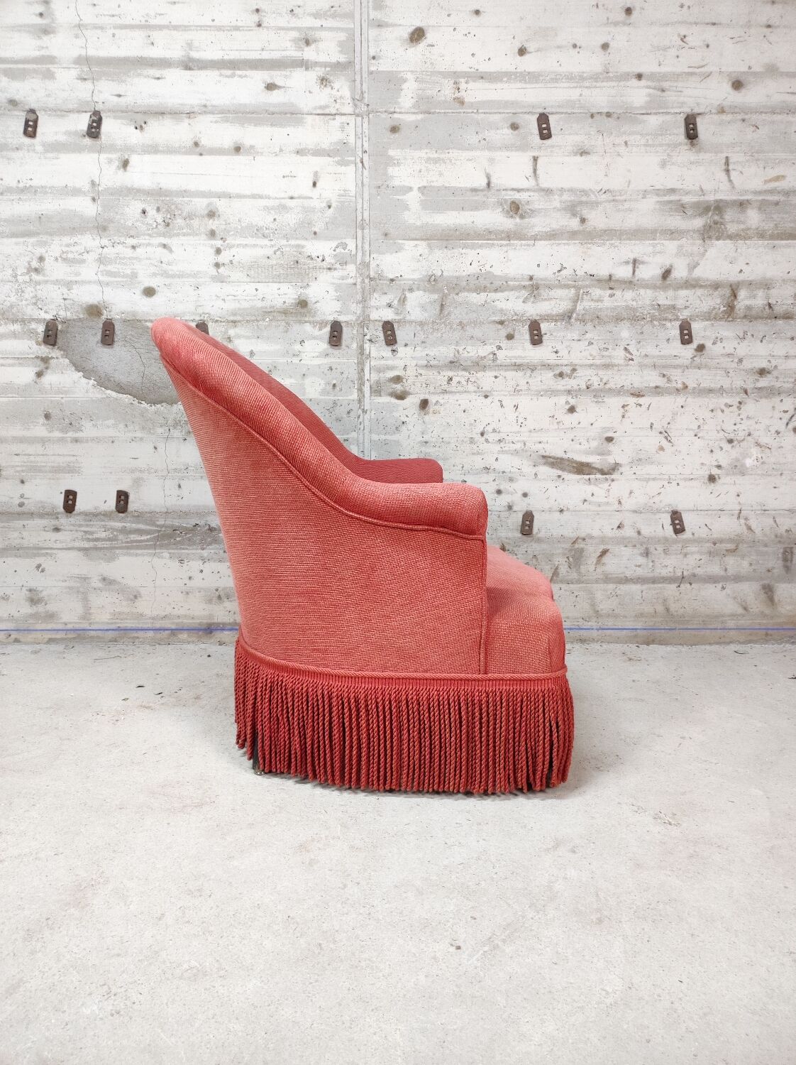 Pink toad armchair