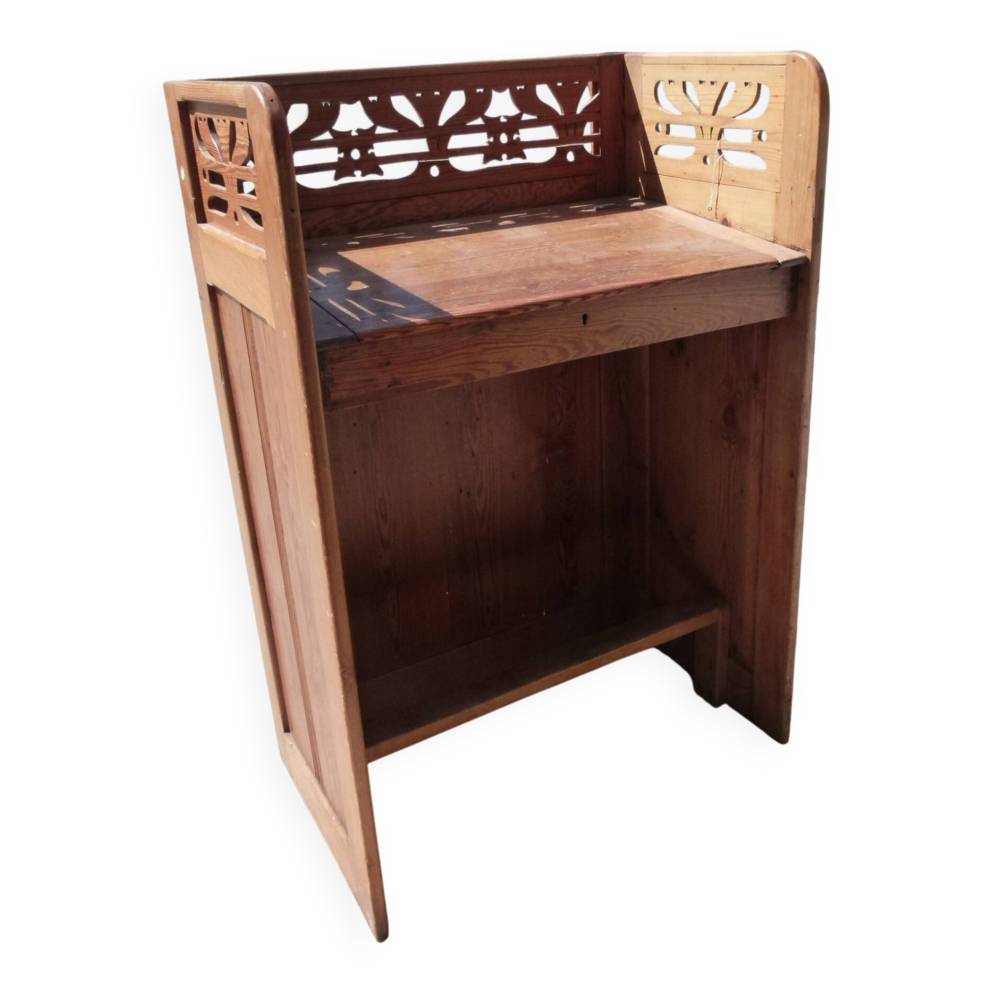CHECK-IN COUNTER