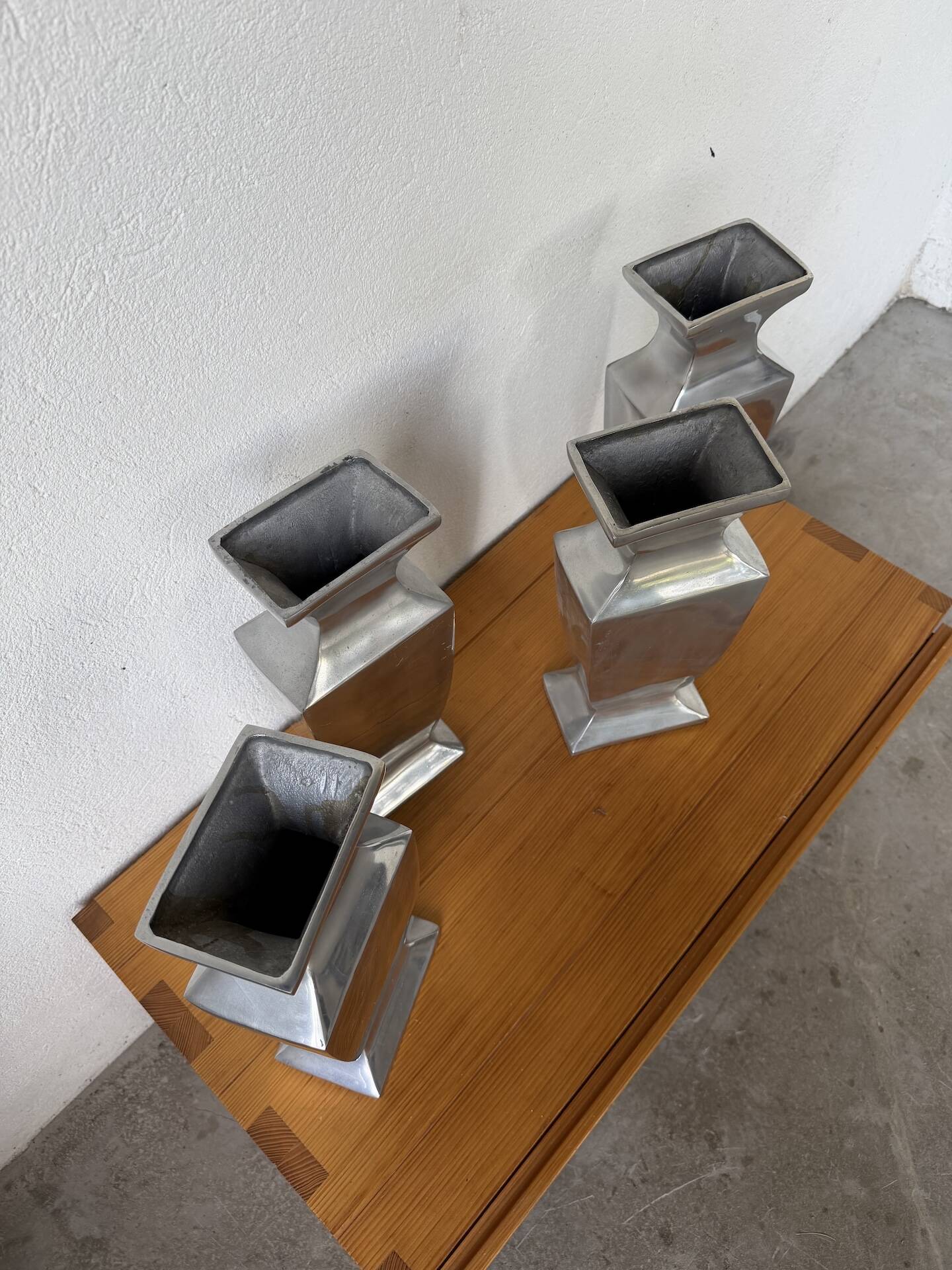 Set 4 vases en fonte d’aluminium