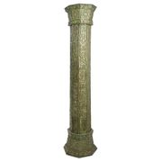 Grandes colonnes en bois sculpté