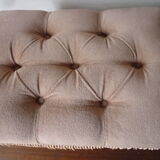 Rests English feet in velvet