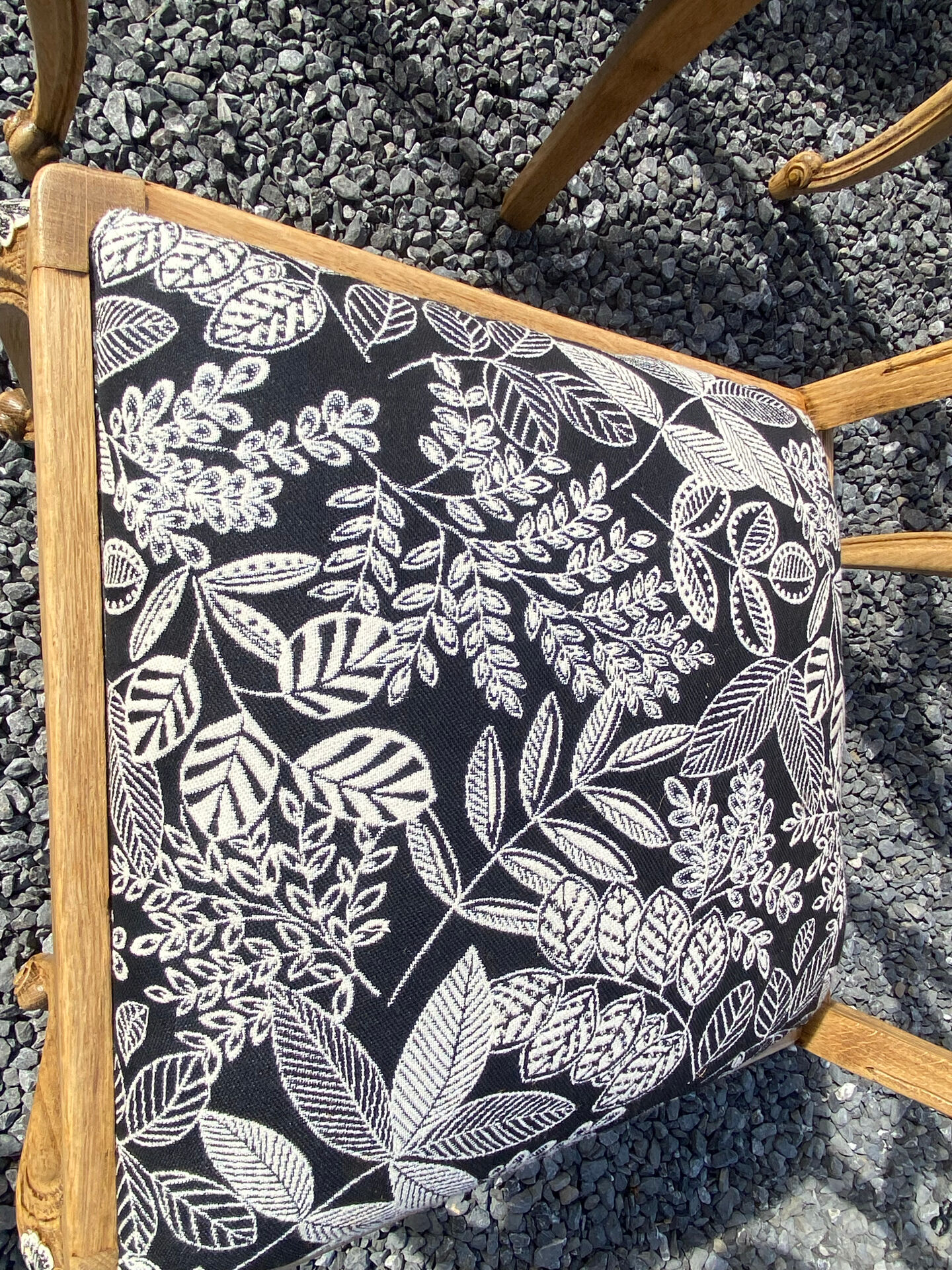 Set of 6 Louis XV style reupholstered chairs – Sandblasted raw wood & t