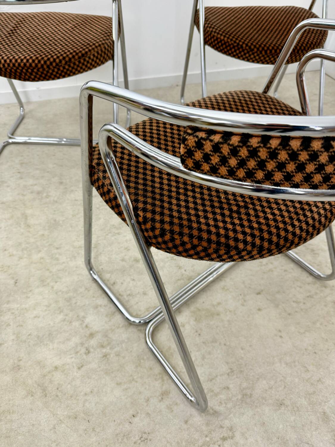 Set of 4 chrome tubular chairs Italian design from the 70s vintage fabric and metal