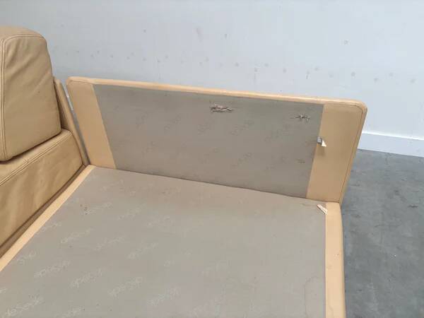 Canapé-lit/méridienne De Sede DS76 en cuir beige, années 1970