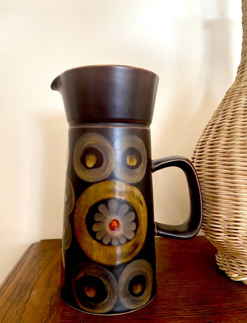 Enamelled ceramic carafe