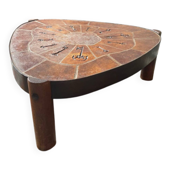 “Les clefs” tripod coffee table