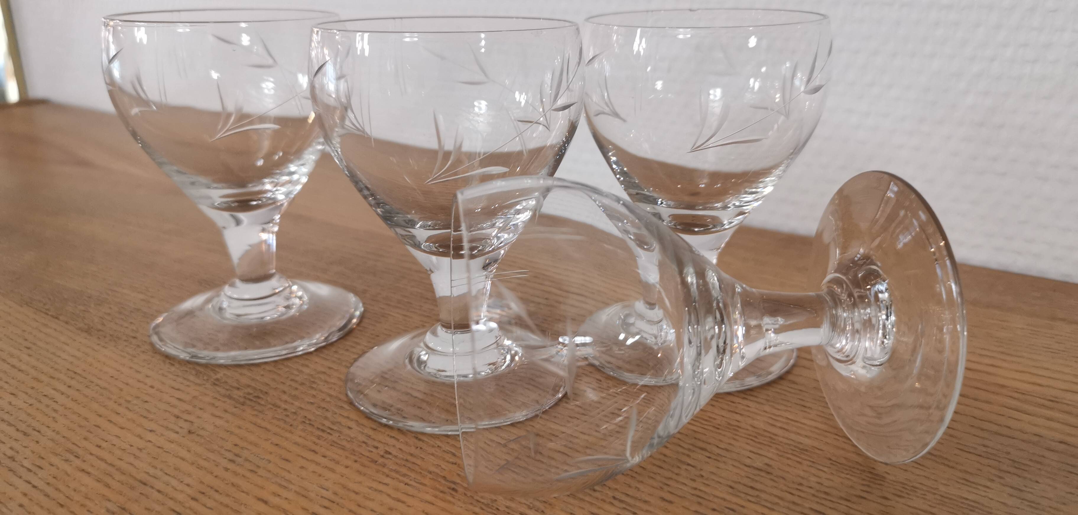 Set of 4 finely engraved vintage port wine glasses