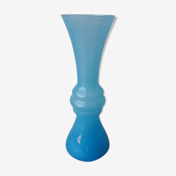 Vase bleu en opaline