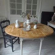 Round table with flaps