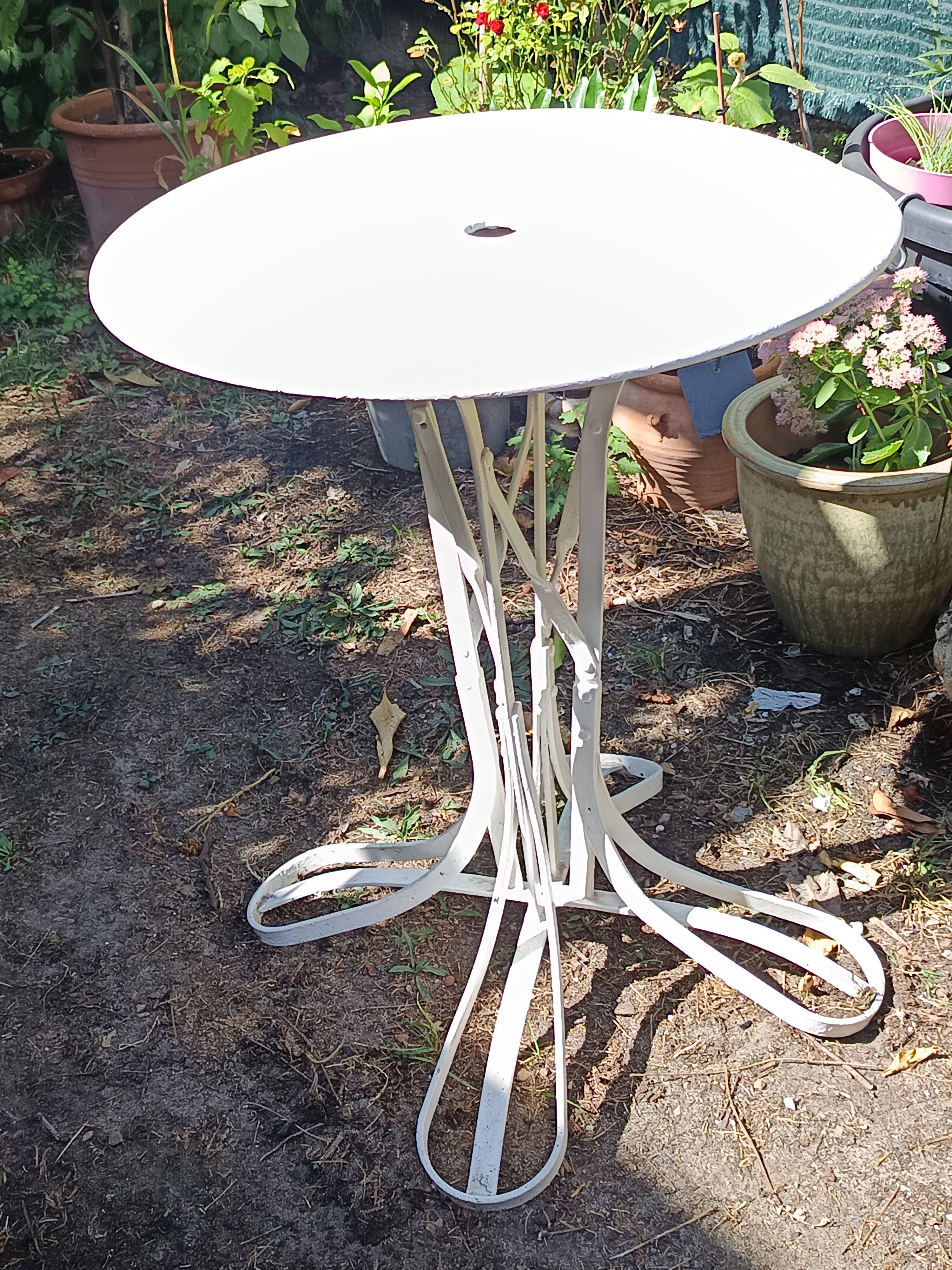 Eiffel garden table from the 19th century in wrought iron – round white top Ø 60 cm
