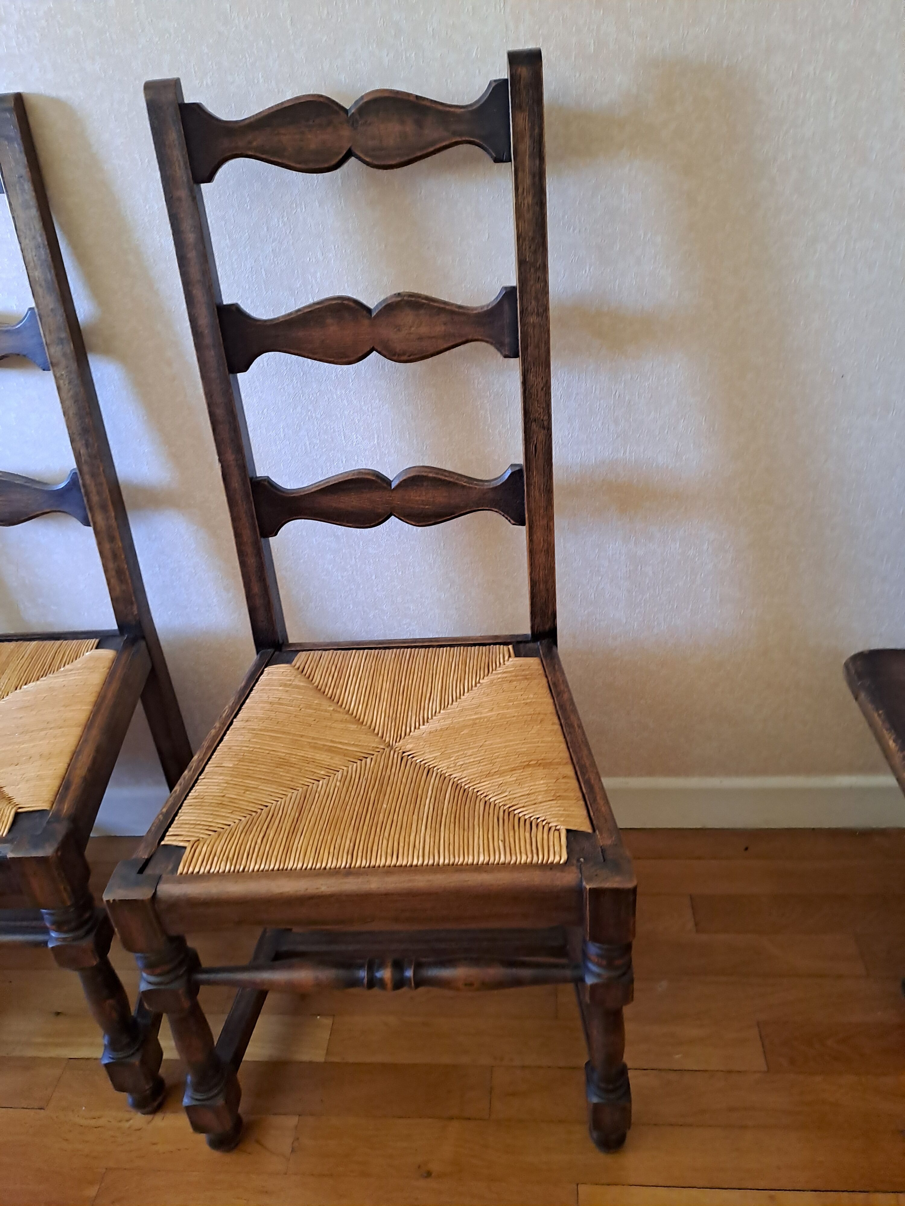 6 wooden and straw chairs