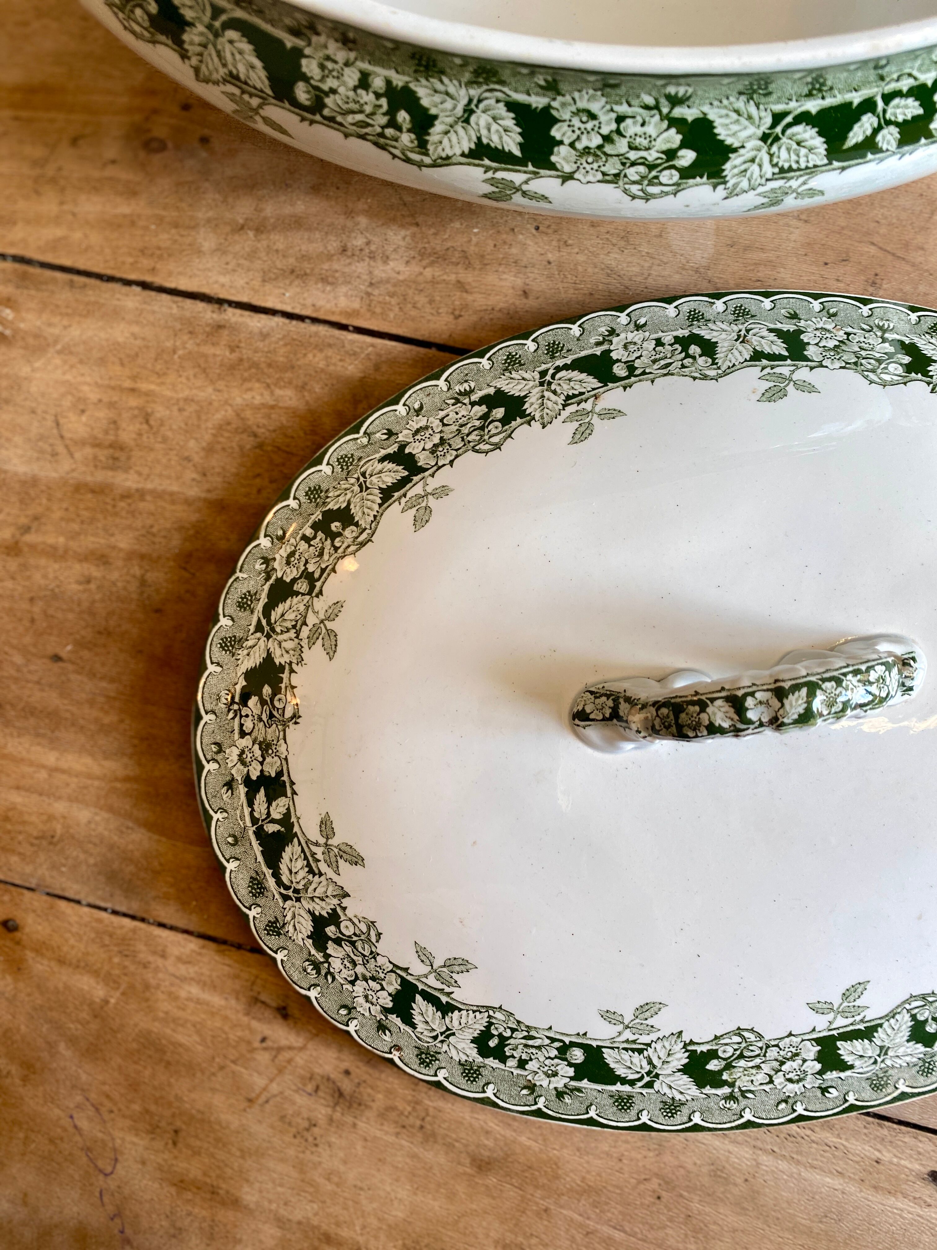 Large old tureen in iron earth, model Murier de Saint amand