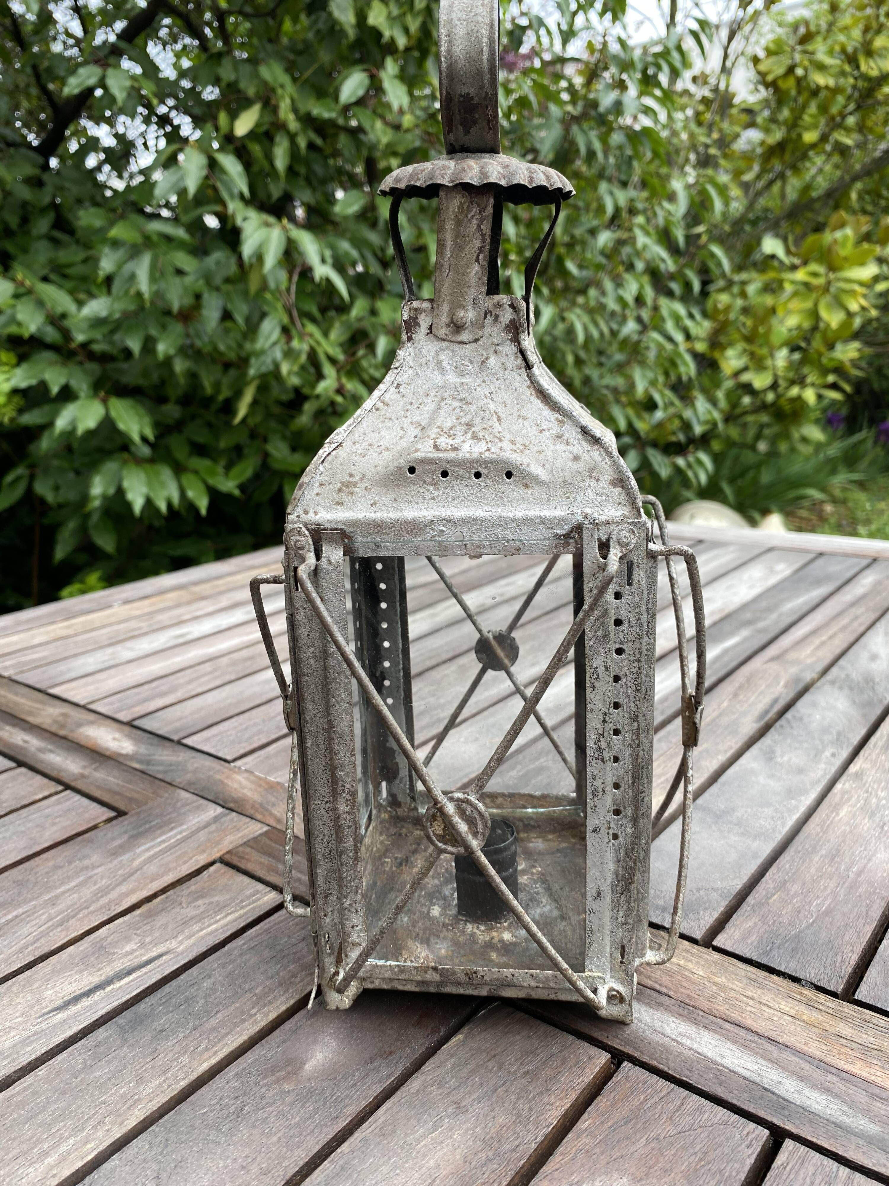 Lantern candle holder with glasses