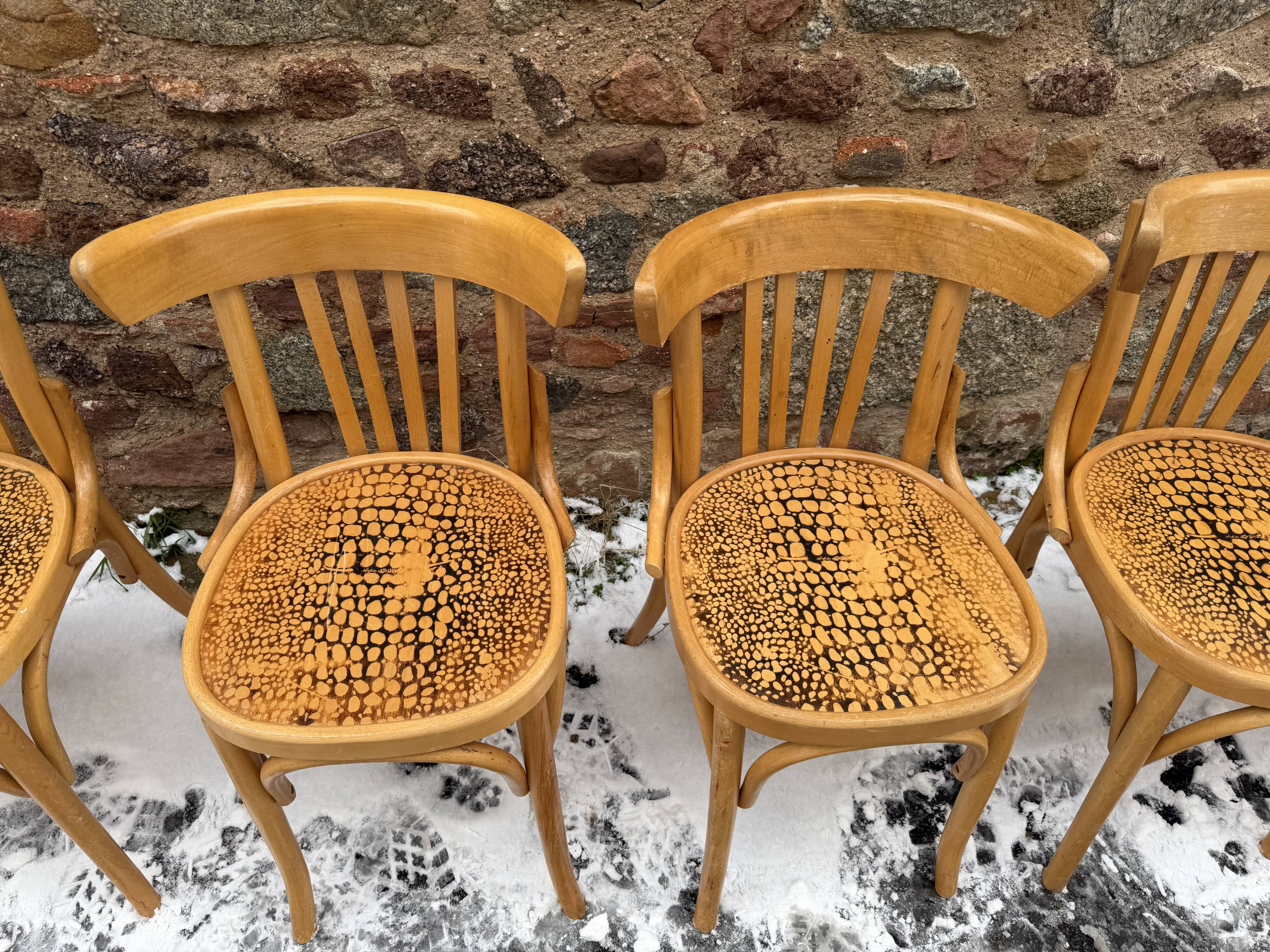 Set of 9 vintage bistro chairs in beech wood – bentwood, patterned seat