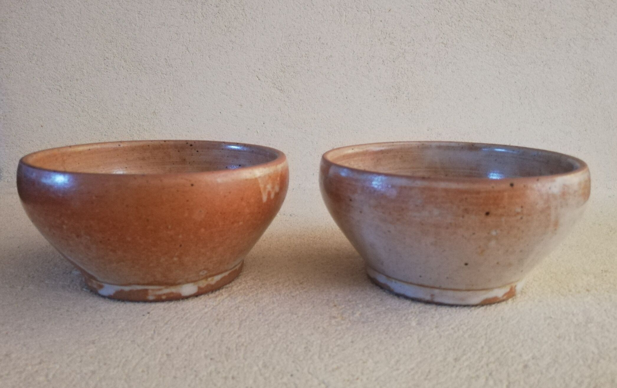 2 stoneware bowls