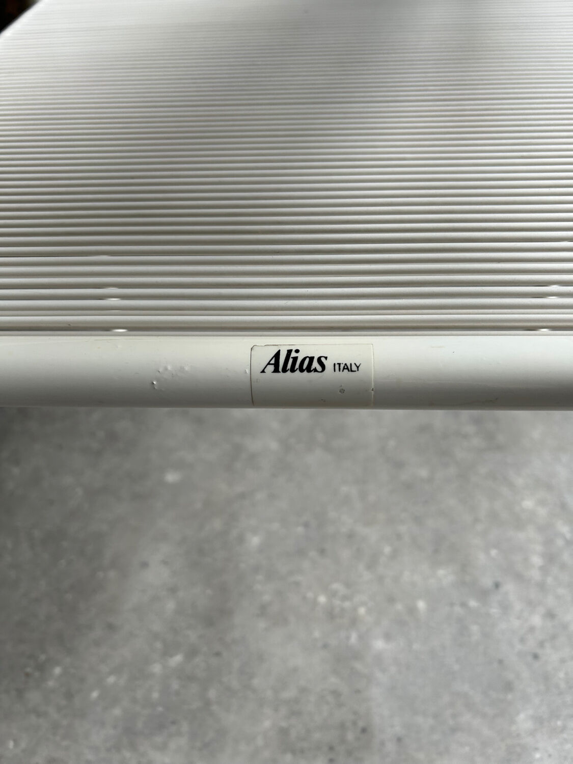 Chaise spaghetti pour Alias