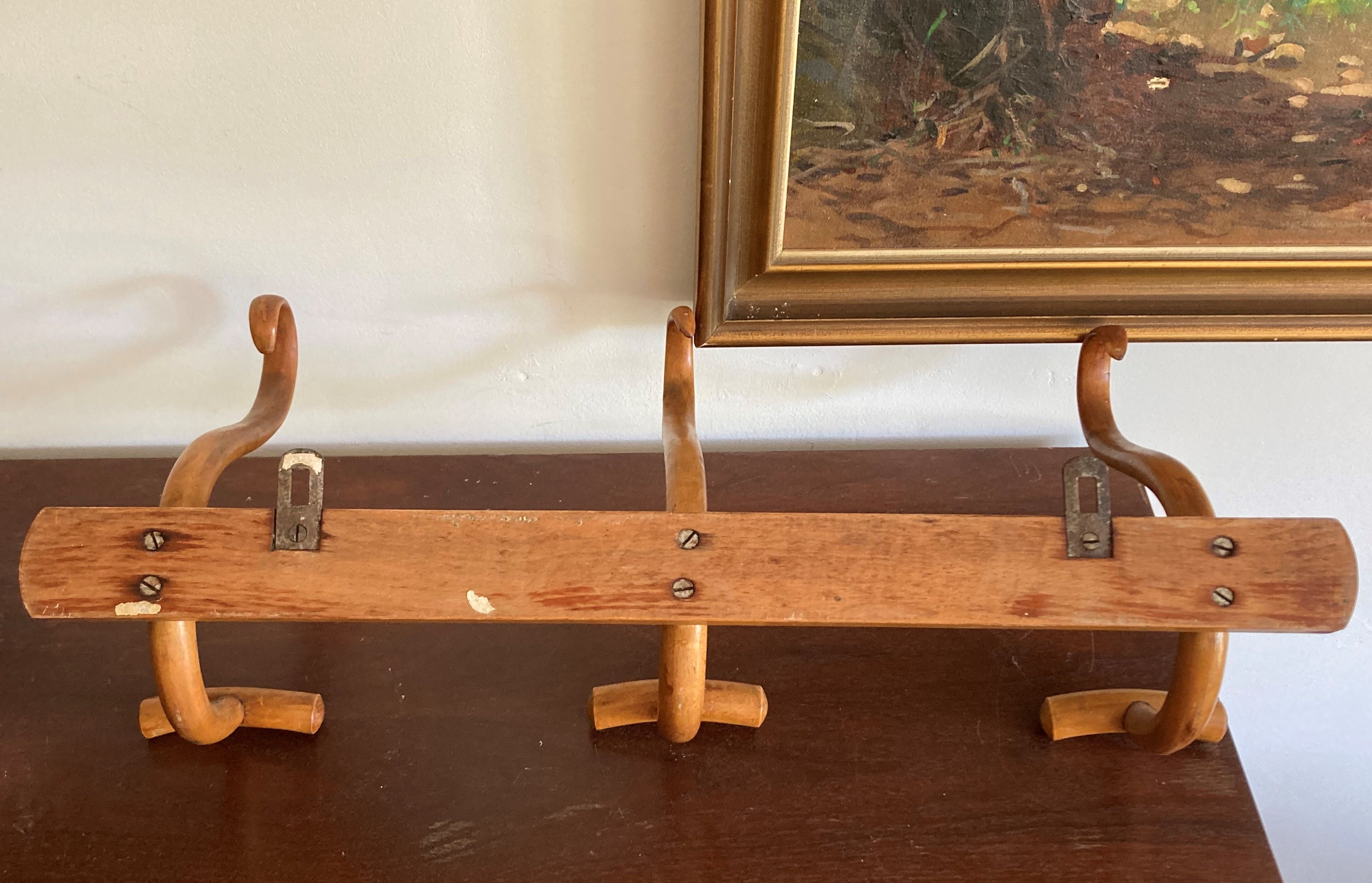 Curved wooden wall coat rack 1900s