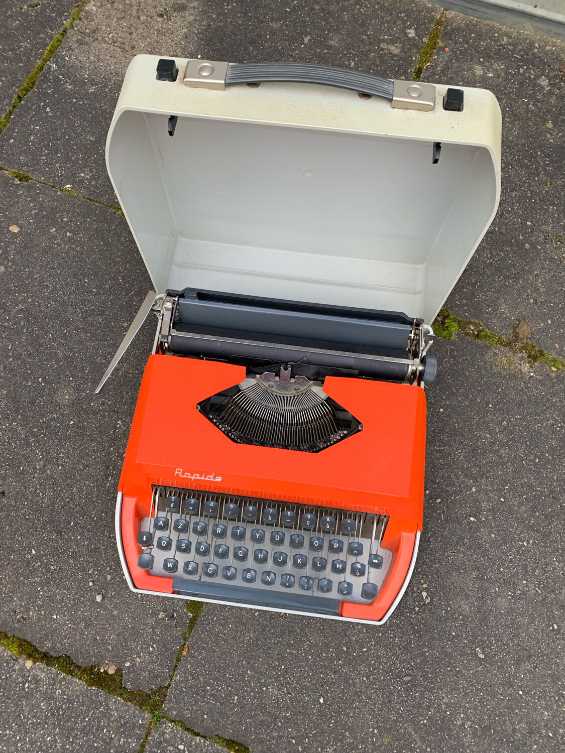 Grey and orange rapido typewriter