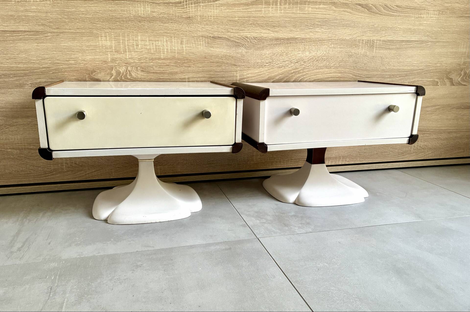 Paire chevets pied trèfle Gautier, 1970
