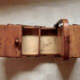 Petite travailleuse en bois vintage