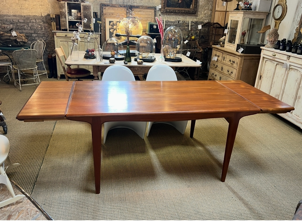 Table scandinave Tricoire et Vecchione année 60