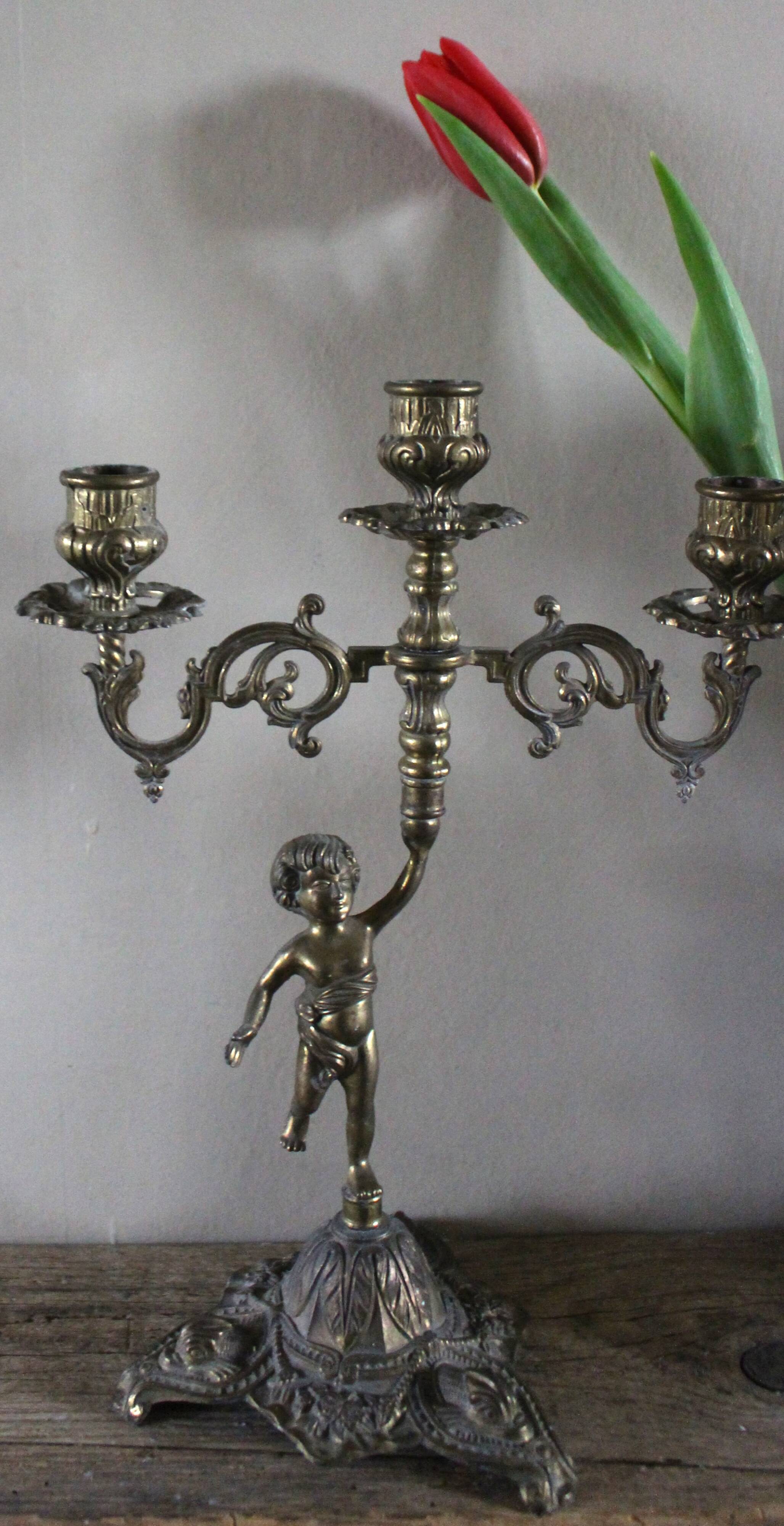 Regulated chandelier with three candle holders Angelot