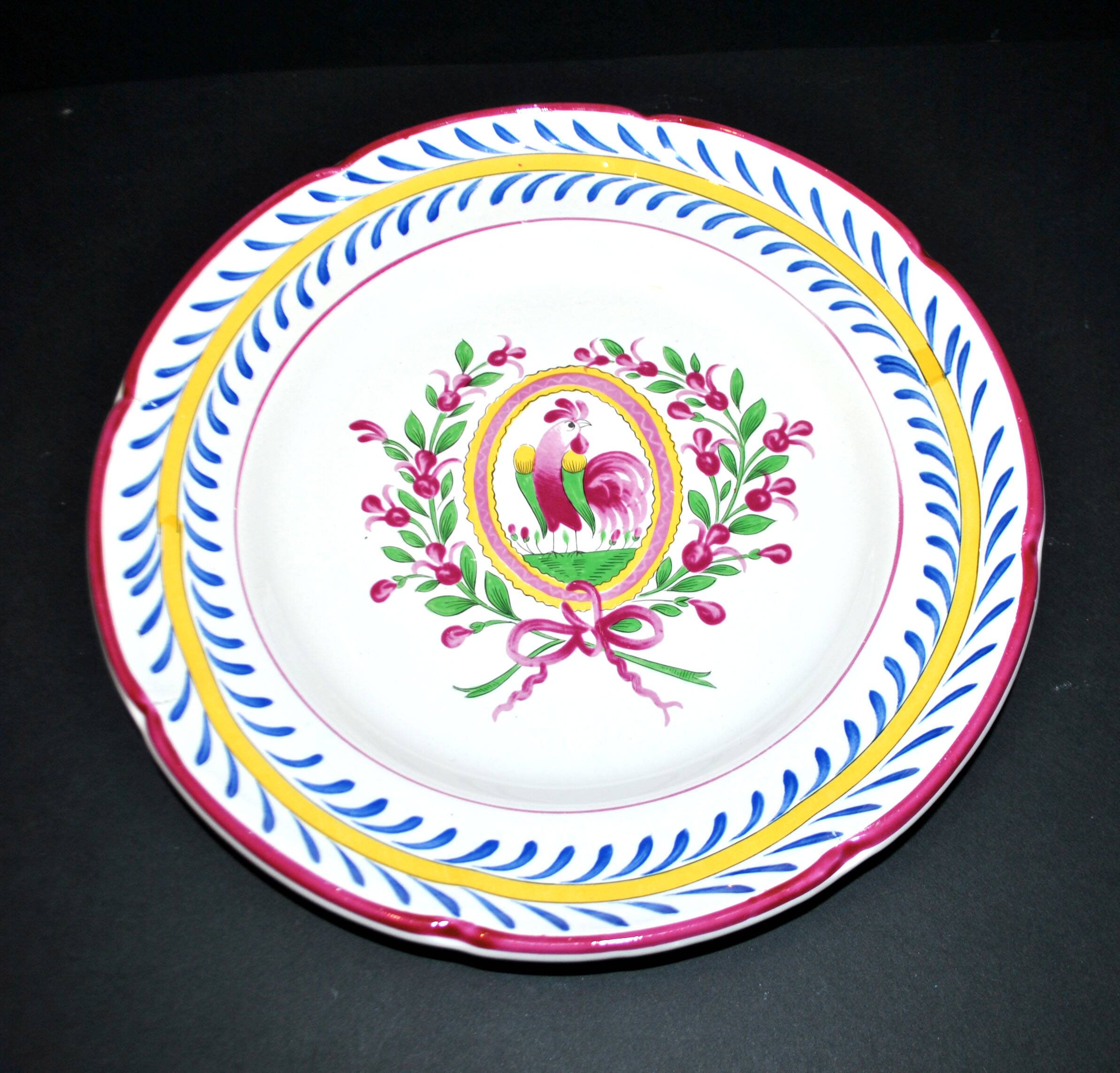 Saint-Clément earthenware rooster plate with floral medallion and ribbon decoration