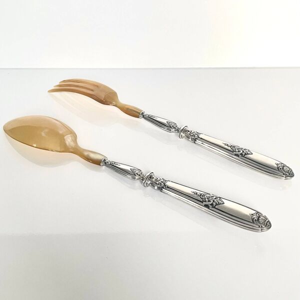 2 couverts de service à salade en argent fourré et corne