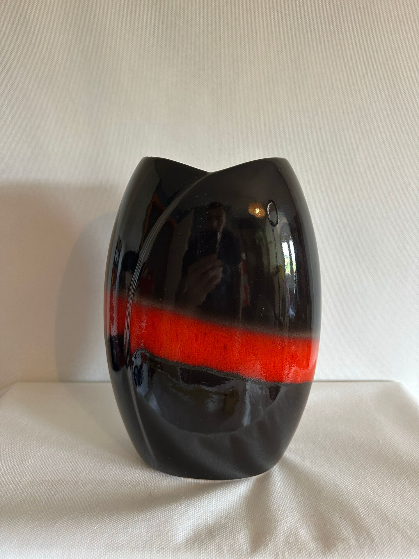 Vintage West Germany vase 660/24 in glazed ceramic.