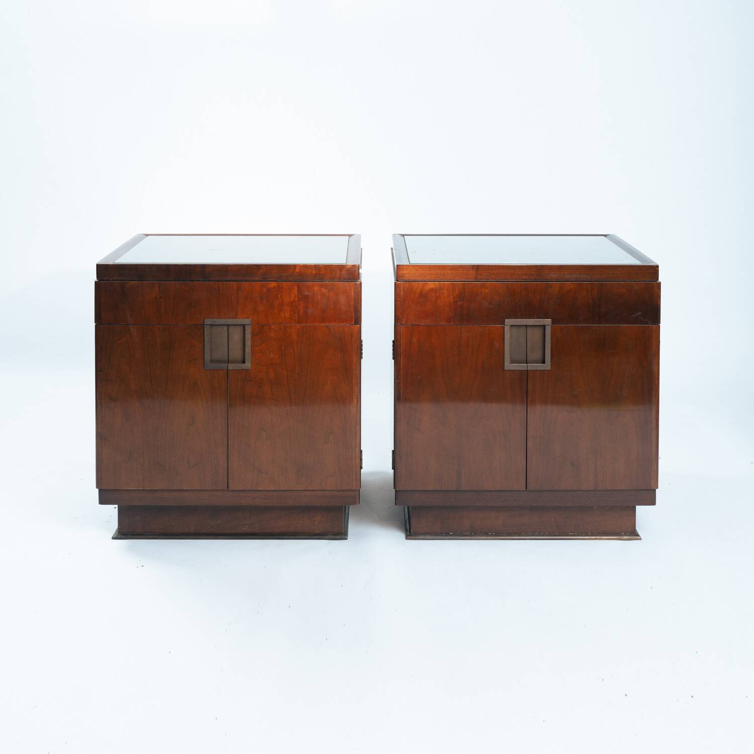 Walnut Veneered Drawer Cabinets or Nightstands by Baker, England, 1970s