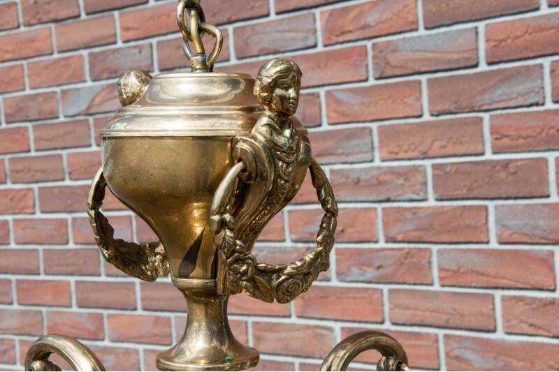 Lustre en laiton du milieu du XXe siècle, Europe occidentale