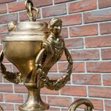 Lustre en laiton du milieu du XXe siècle, Europe occidentale