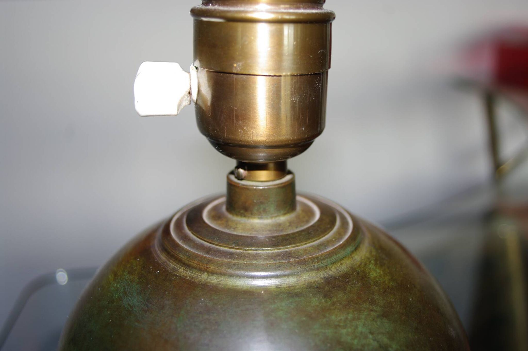 Lampe en bronze patiné et cuir art deco danemark 1930