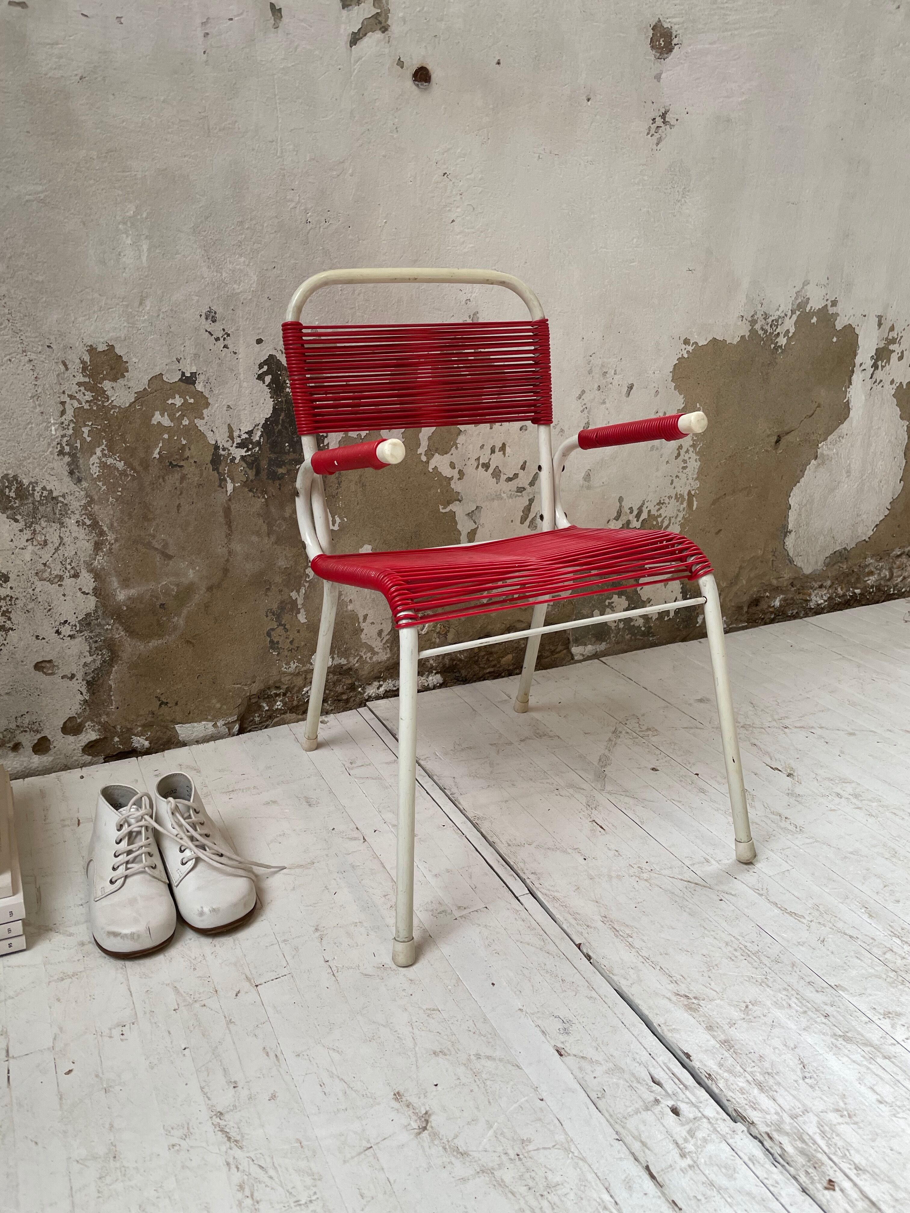 Vintage red scoubidou children's chair