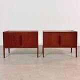 2x Teck Kai Kristiansen à côté des armoires années 1960