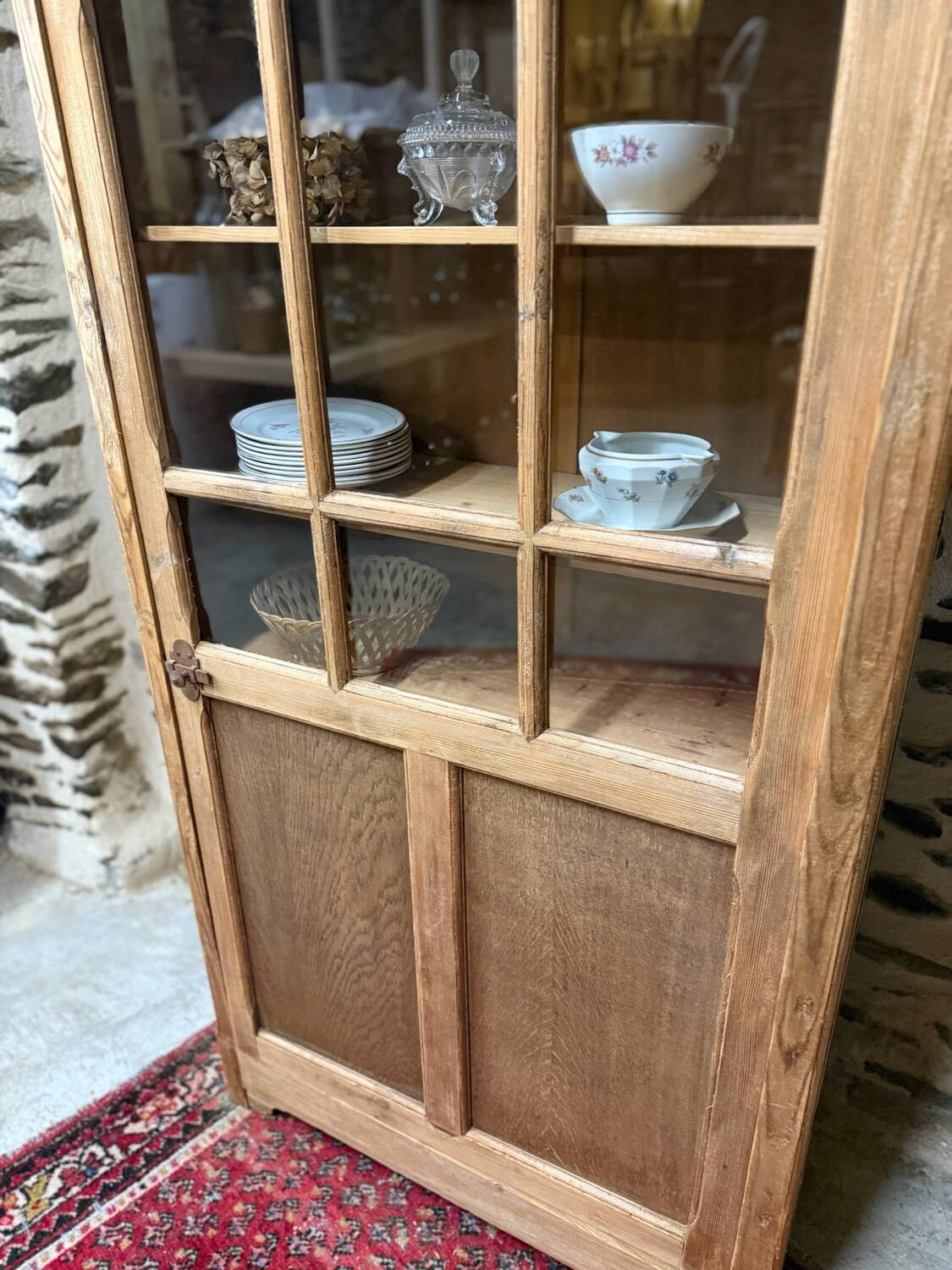 Vitrine parisienne ancienne décapée