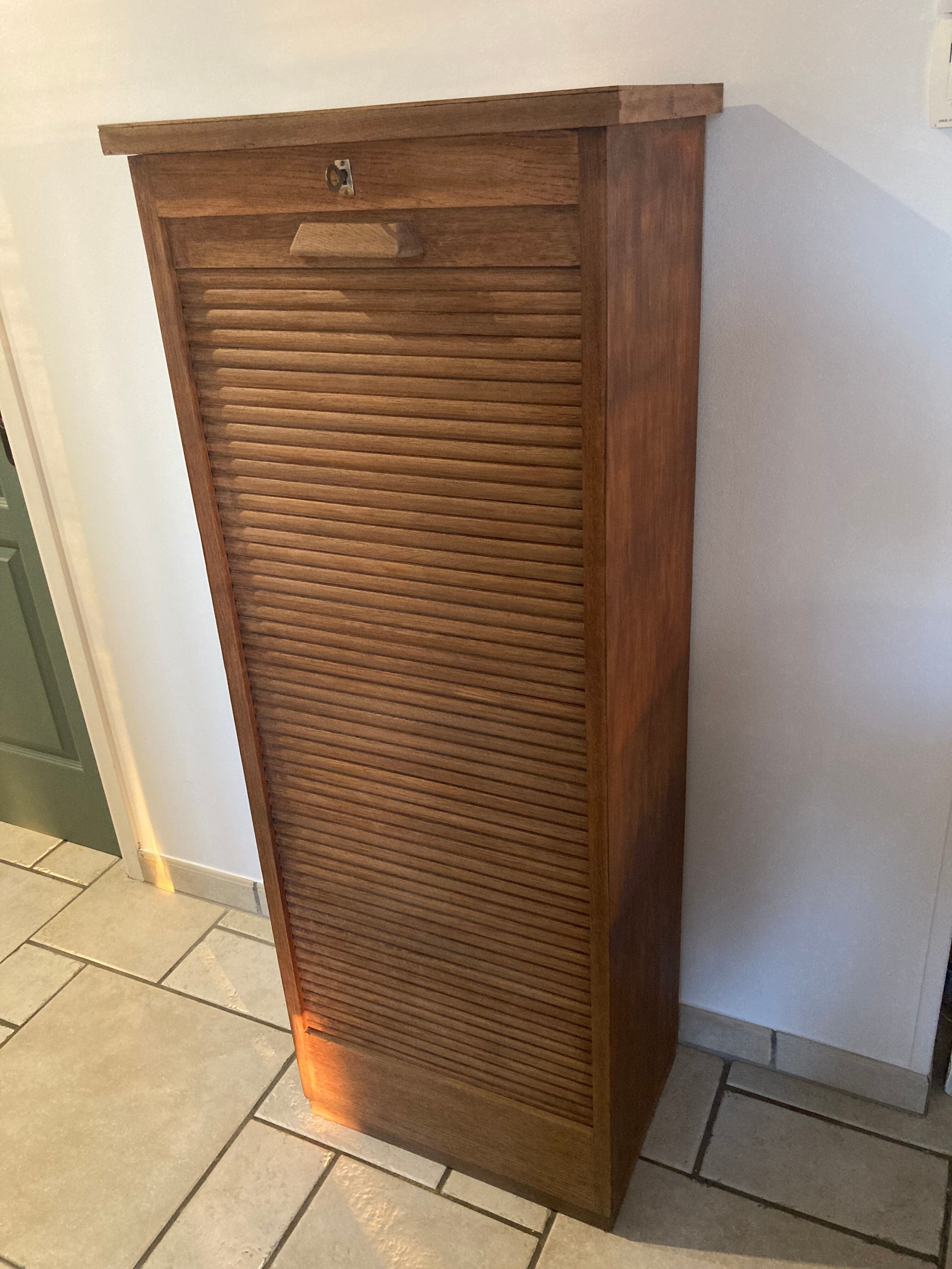 Simple curtain, notary binder