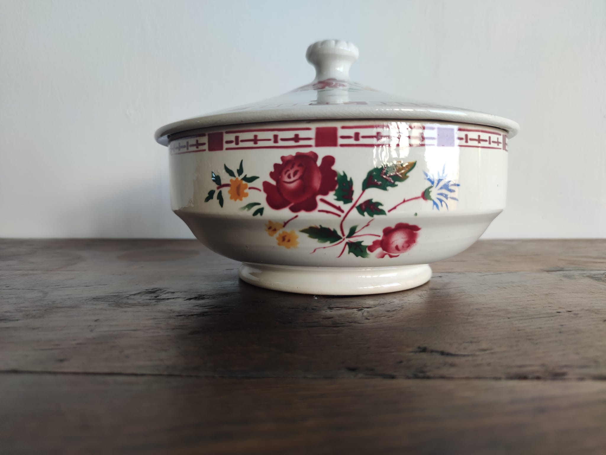 Soup pot Sarreguemines and Digoin Model Danielle