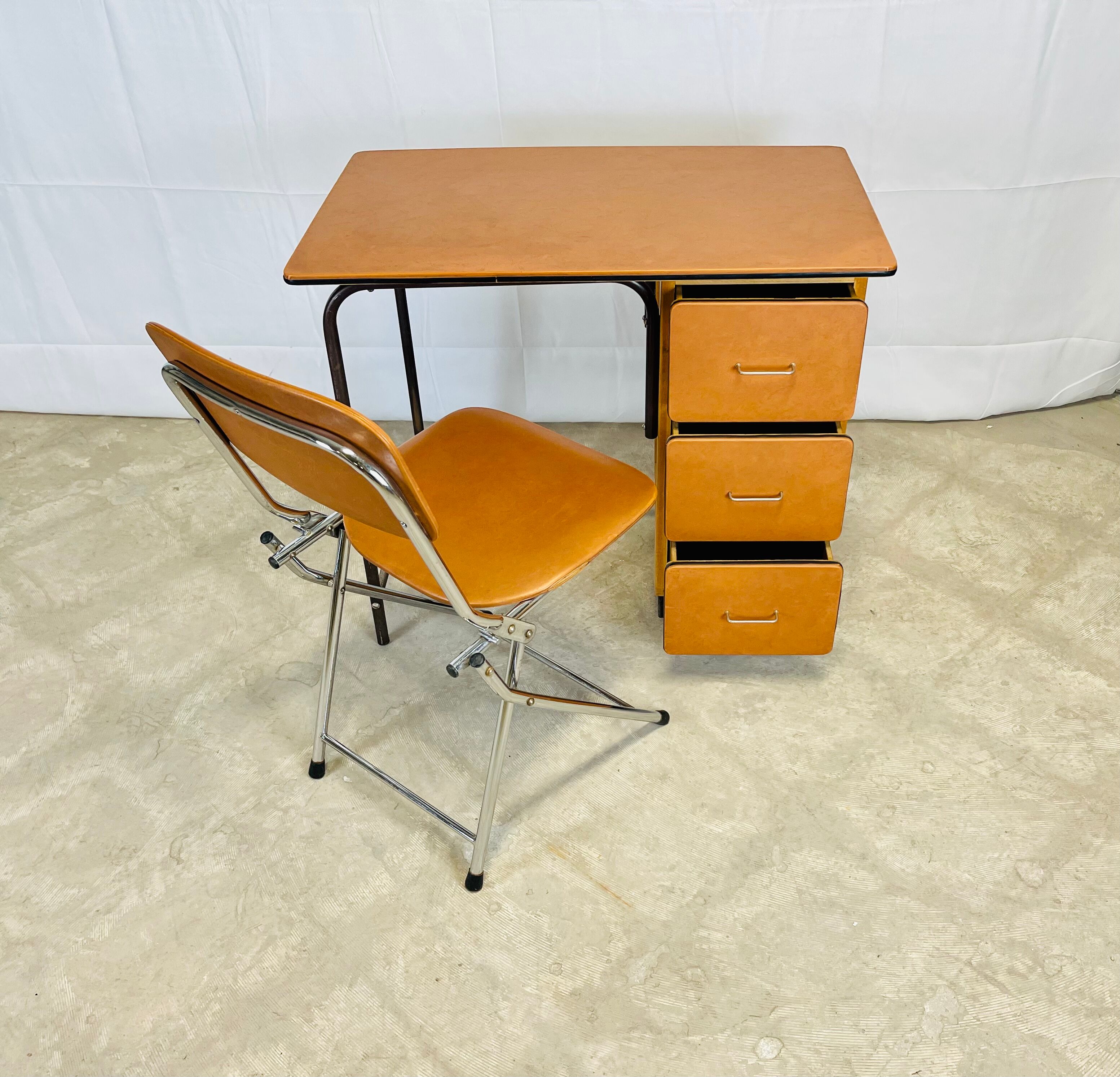 Bureau et chaise eyrel
