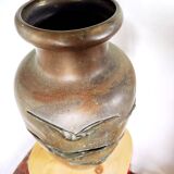 Large Art Deco vase in patinated brass, relief decoration of birds – year