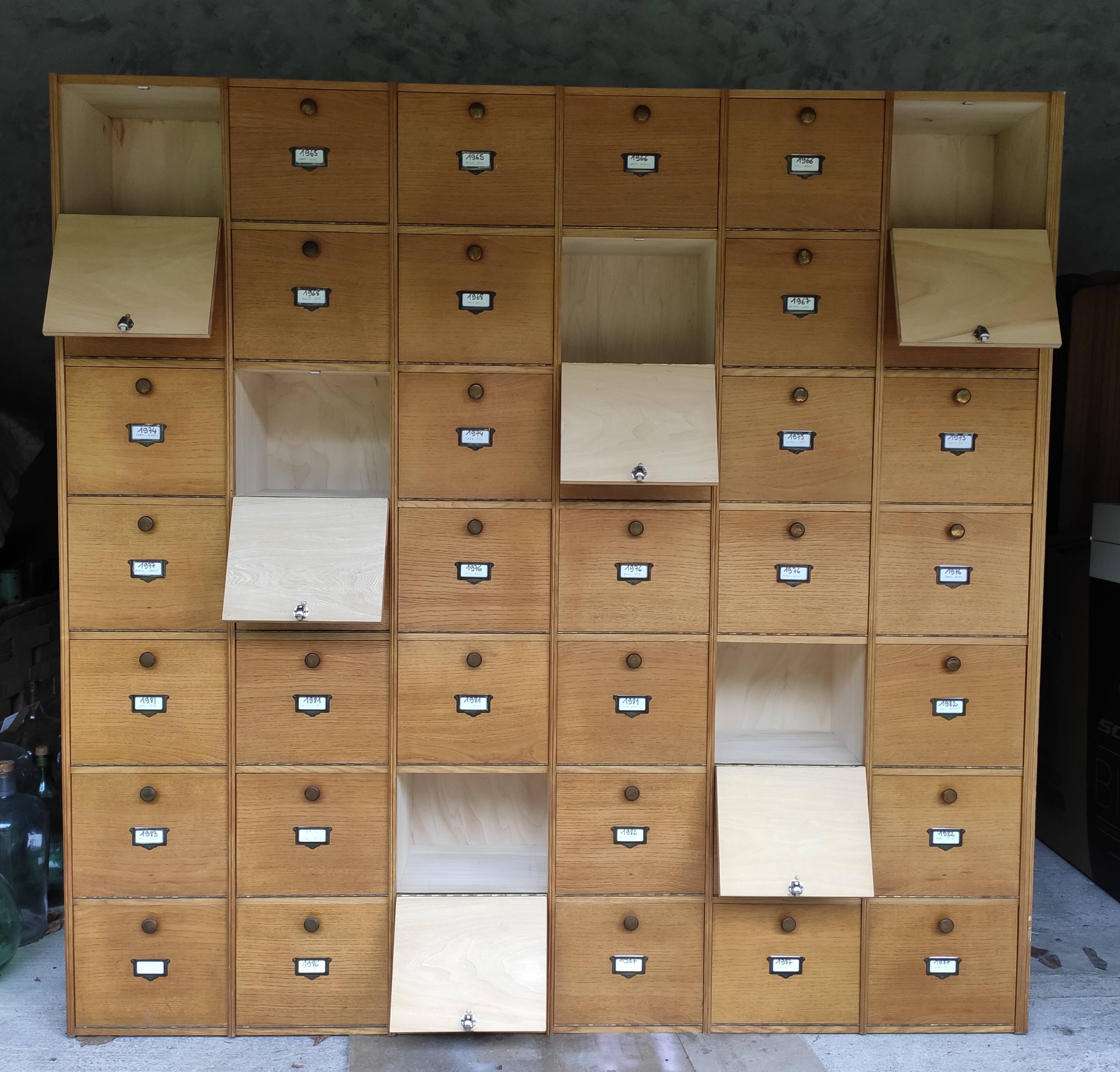 Notary furniture 42 wooden valves