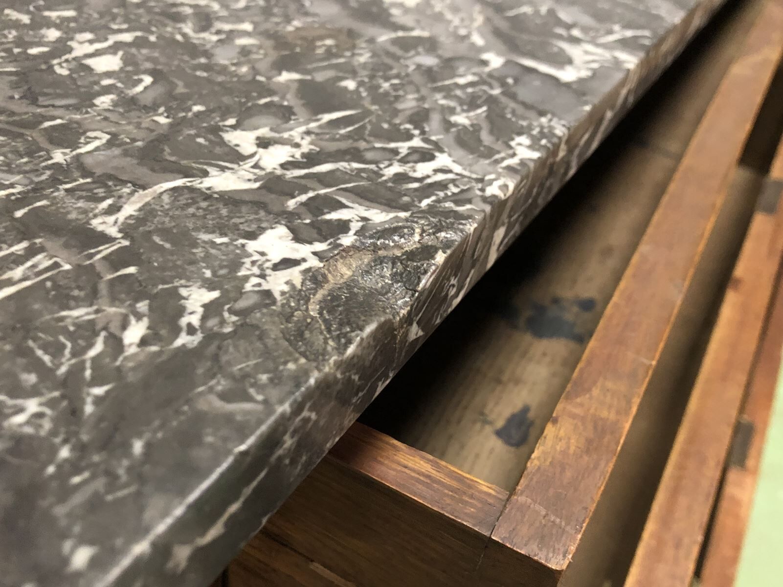 Chest of drawer restoration XIXth Walnut