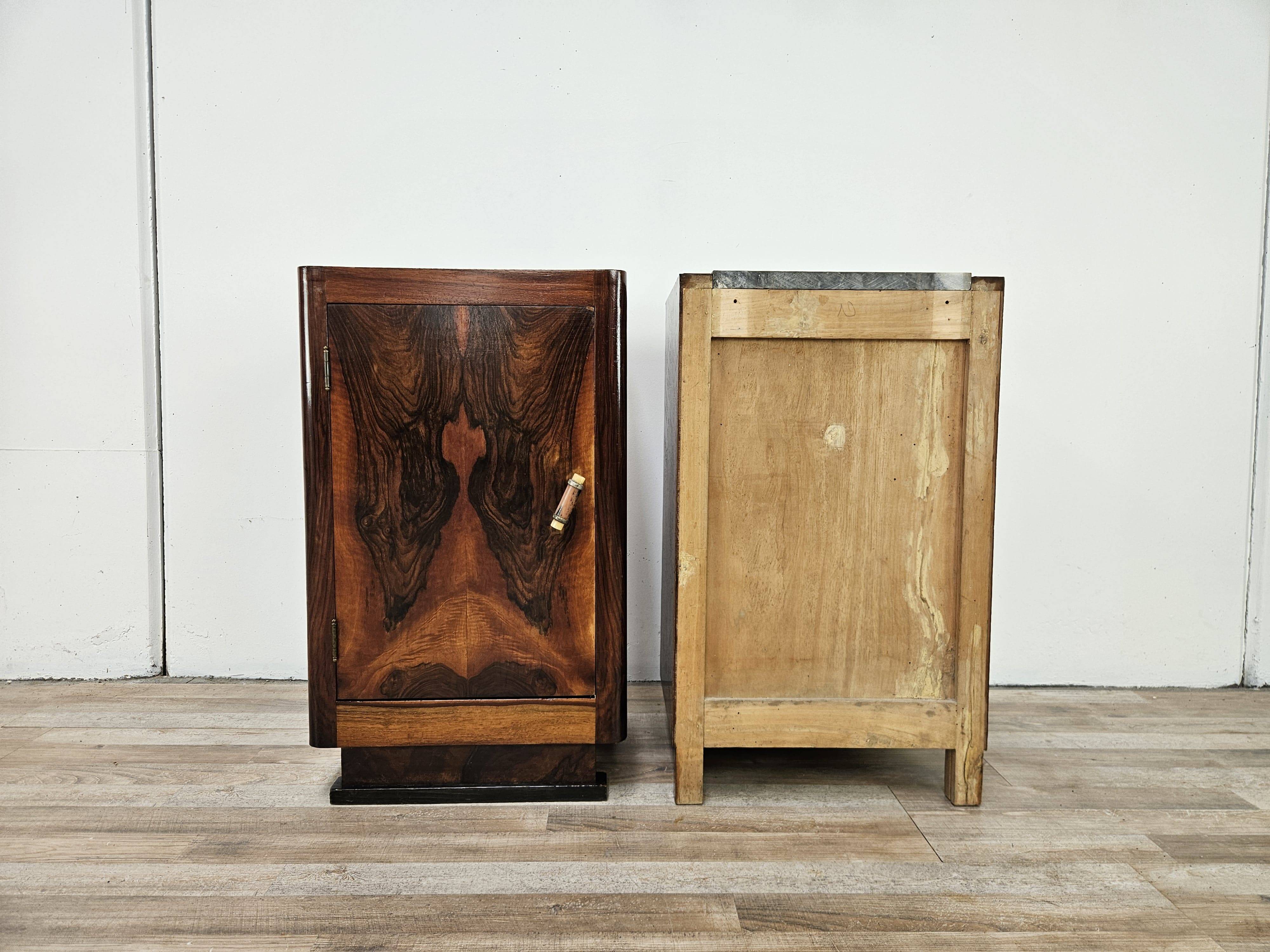 Pair of 1930s Art Deco bedside tables in walnut burl with marble top